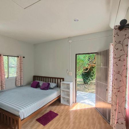 Family Resort Koh Phayam Exterior photo